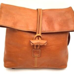 EUC  Dooney & Bourke Florentine Toggle Crossbody COA included